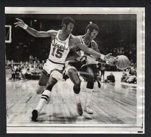 1970 Press Photo, Hal Greer Philadelphia 76ers vs Stan Lantz San Diego Rockets - Photo 1/2