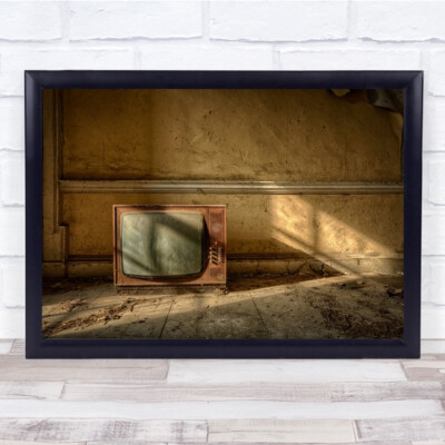 Fernseher TV altes Stillleben Verfall Blätter Raum Bildschirm Monitor Wandkunstdruck