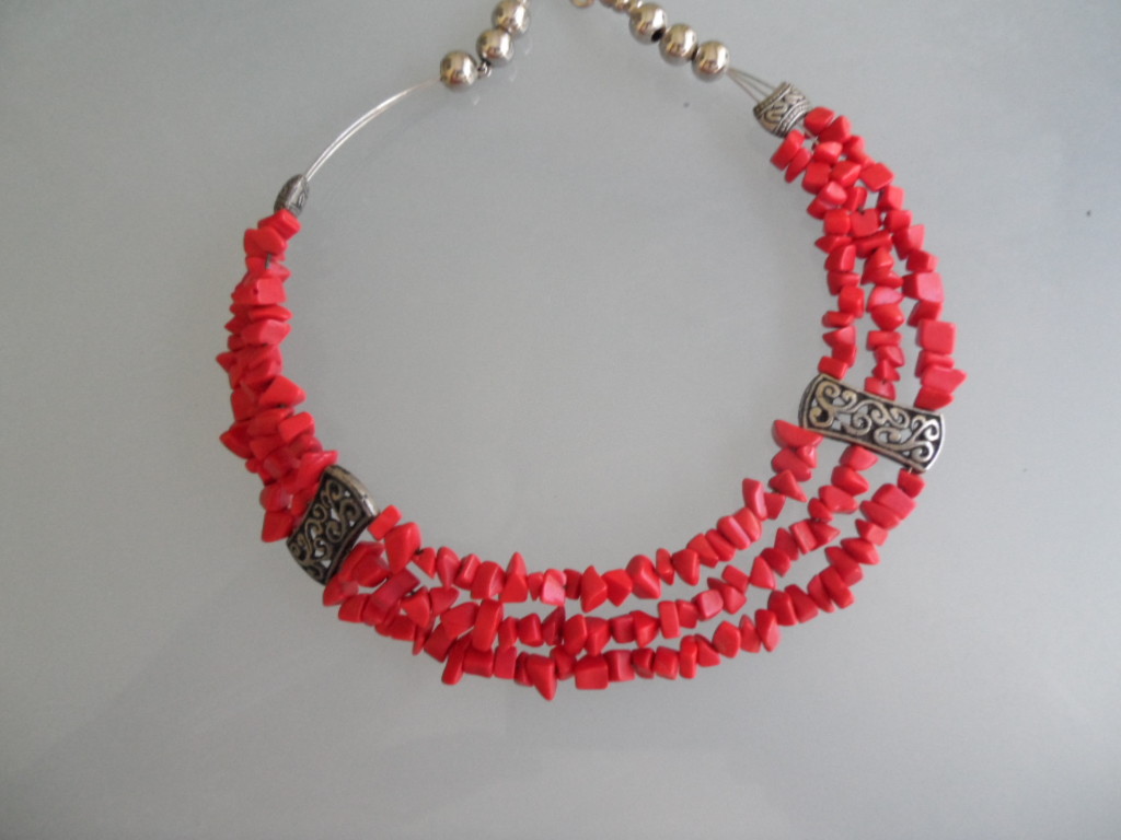 FILA RED SHORT CHOKER NECKLACE 3 ROW NUGGET BEADS BIB STATEMENT Free Earrings VNTAGE
