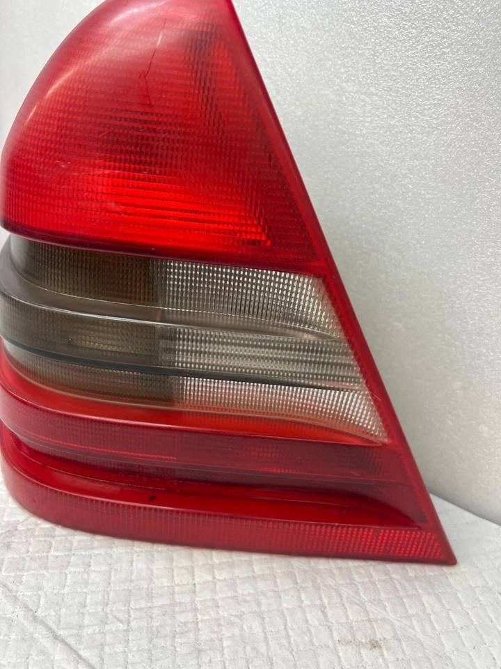 Mercedes-Benz C280 1995 lado del conductor izquierdo lr luz trasera lámpara fabricante de equipos originales (D5-61) Foto 3 de 4
