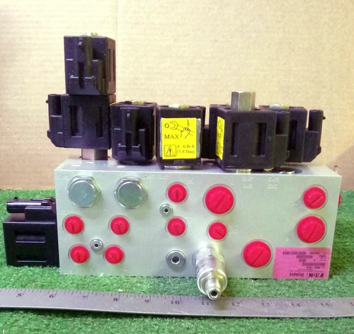 1 NEW EATON VICKERS MCD-7818 HYDRAULIC MANIFOLD NNB ***MAKE OFFER***