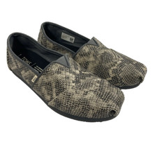 TOMS Classic Shoes Womens Size 7 Gray Reptile Faux Snake Slip On Flats Casual