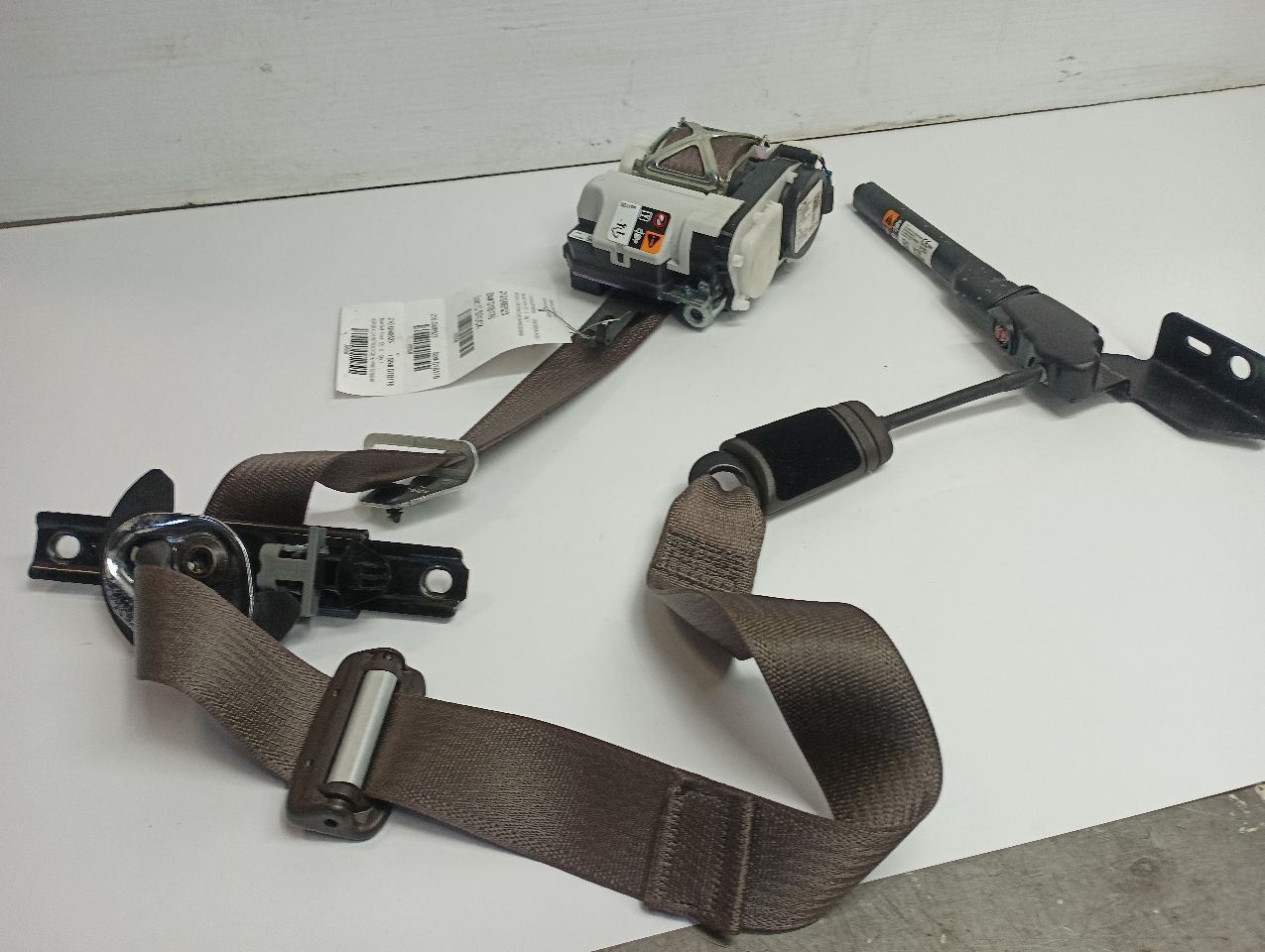 Front Driver Left Retractor Seat Belt from 2023 Cadillac Escalade 12131548