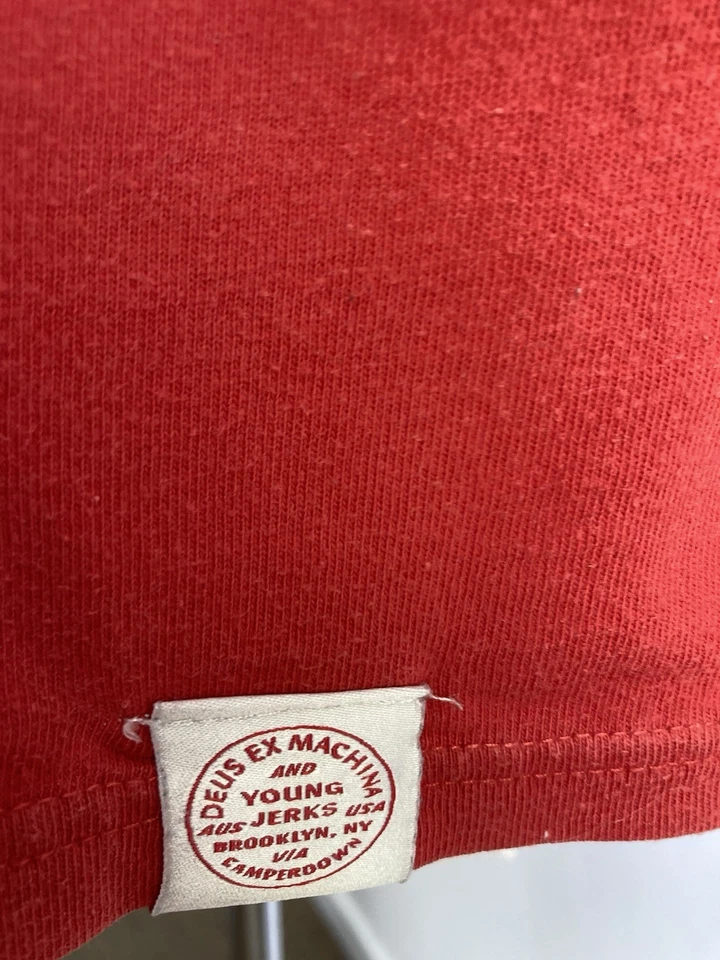 Camiseta Deus Ex Machina x Young Jerks Roja Gráfica Para Hombre Talla M Roja Retro Unisex Foto 4 de 4