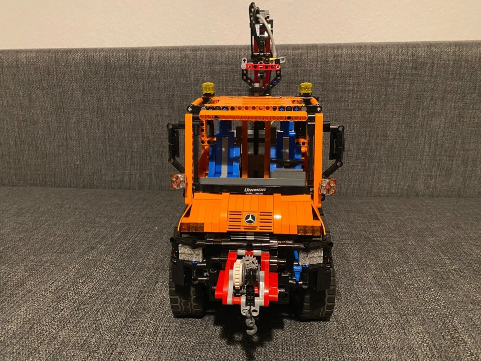 LEGO Technic 8110 Mercedes-Benz Unimog U400 mit Bauanleitungen - Bild 4 von 4
