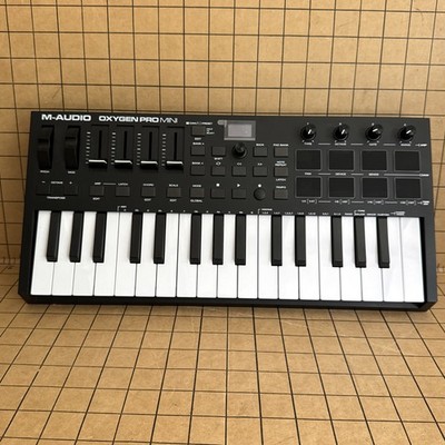 GREAT CONDITION M-Audio Oxygen Pro Mini 32-key USB Midi Controller