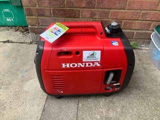 Honda Lightweight Portable Petrol Inverter Generator 2.2kw Red (HONEU22I)