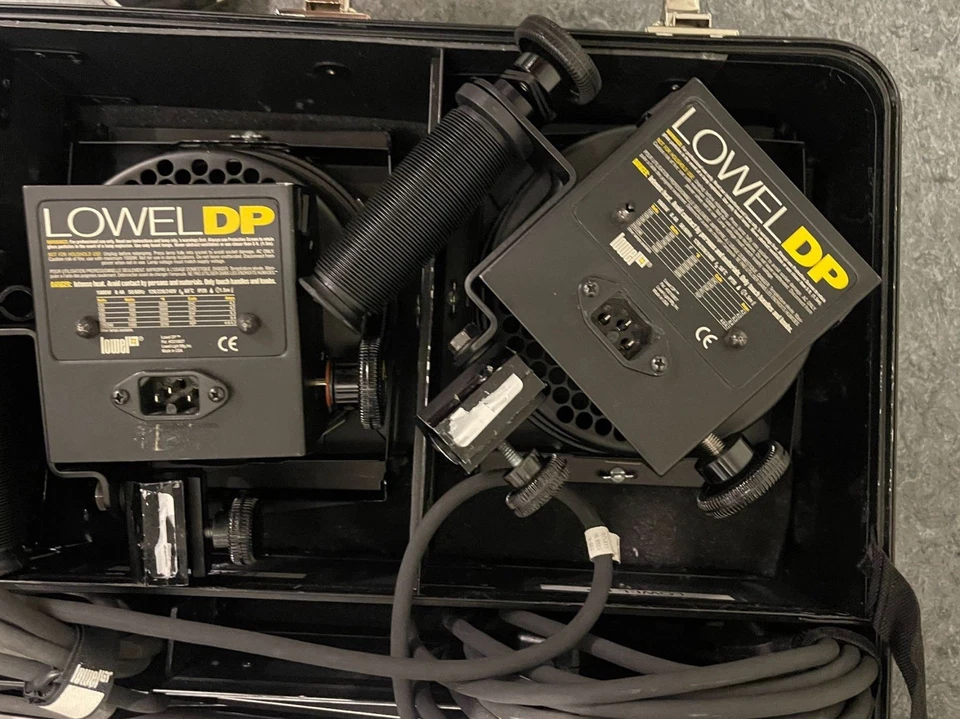 3x Lowel DP Spot Flood Studio Lights Barn Doors Cords & Lowel Case & Stands - Image 2 of 3