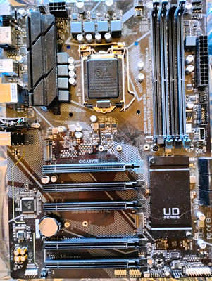 GIGABYTE B560 DS3H AC ATX Intel LGA1200 DDR4 SDRAM 4DIMM M.2 HDMI USB3.0