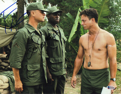 PHOTO L@@KK SIGNÉ TOM HANKS FORREST GUMP 11X14 BAS BECKETT COA