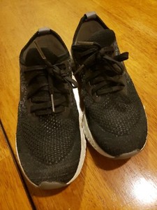 boys sneakers size 4