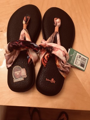sanuk size 10