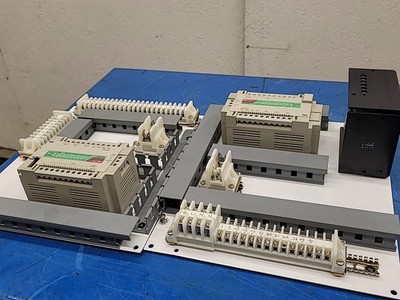 2 IDEC Micro-1 PLC Programmable Logic Controller Lot Sola Power Supply DIN Rail