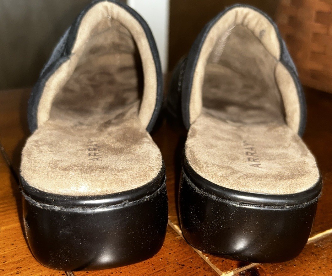 ARRAY Brown Alligator Embossed  Leather Clogs Sho… - image 8