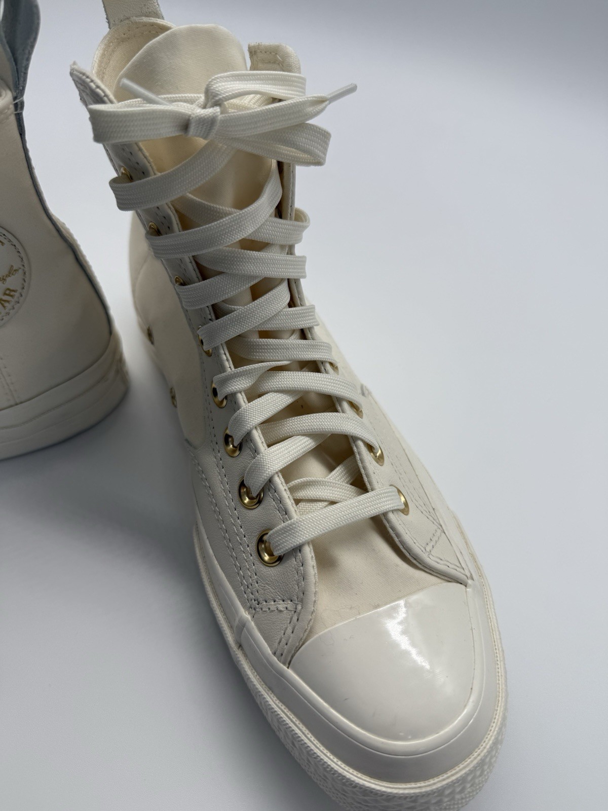 Converse White Gold Leather Trim High top Unisex Men’s 8 Women’s  Size 10 thumbnail 4