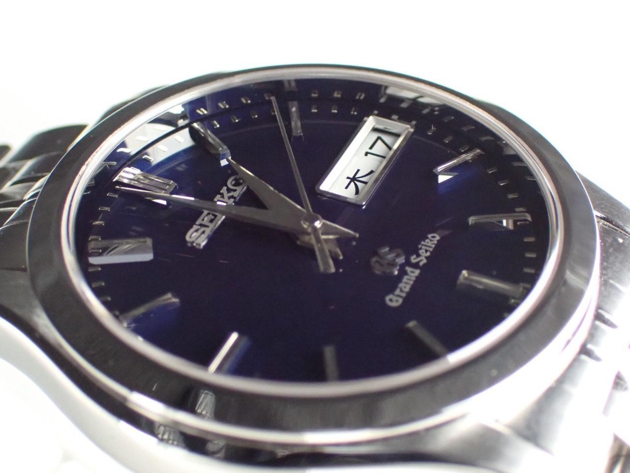 Grand Seiko 9F Quartz Day Date Navy Blue Dial Men's SBGT017 with Box