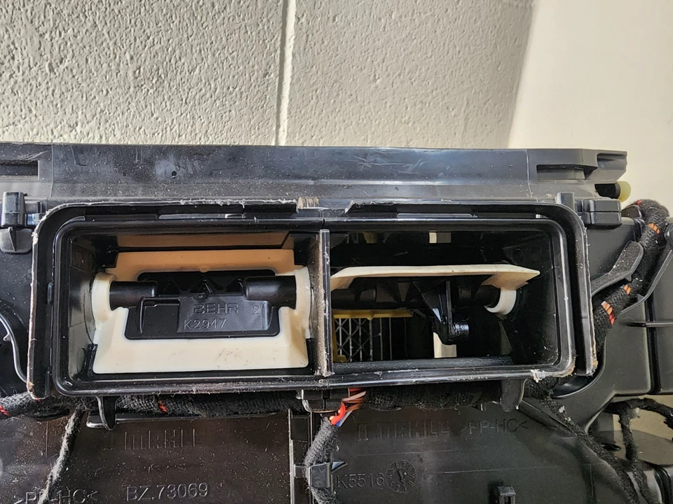 A/C Evaporator Core And Case Assembly - Porsche (95B-898-030-H) CHECK DESC - Image 3 of 4