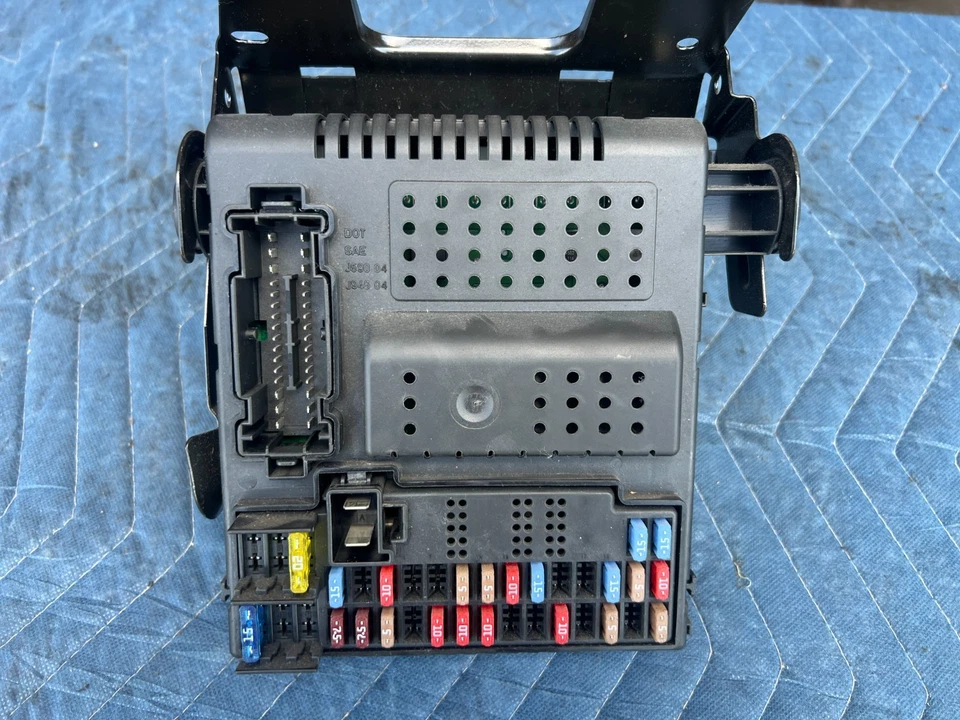 2005-2007 Volvo S60R V70R Central Electronic Module Fuse Box 30728357 OE #3017EM - Image 3 of 4