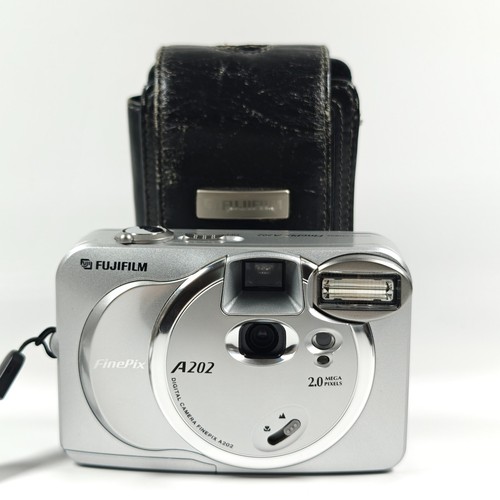 Fujifilm FinePix A202 2.0MP Digital Camera Compact Retro 2000s Silver + Case - Afbeelding 6 van 22