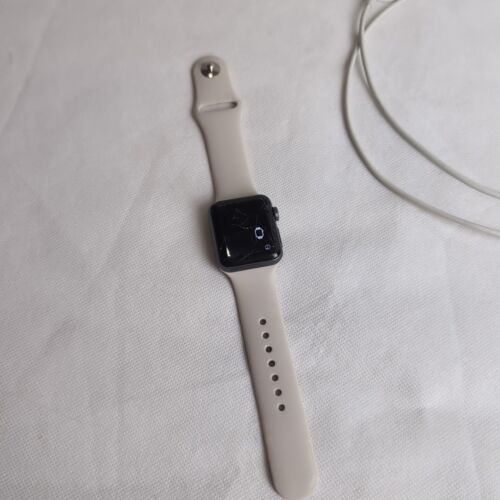 Apple Watch S3 GPS 38mm Space Grey Aluminium | Cracked Screen But Working - Picture 4 of 9