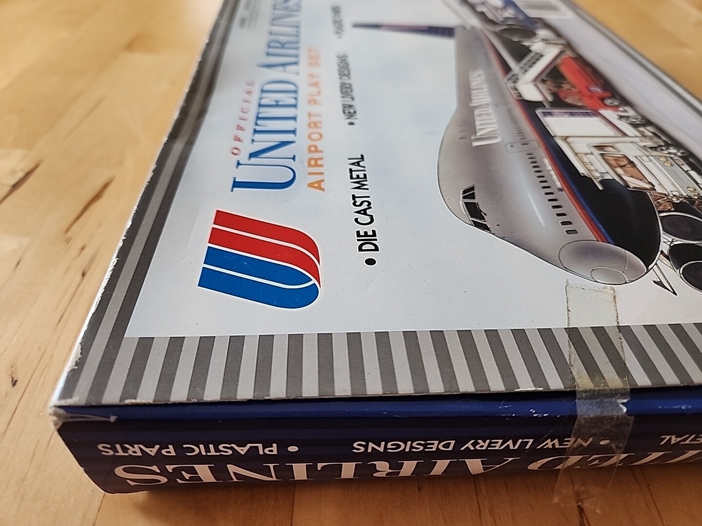 United Airlines 1993 Die Cast Metal Plastic Airport Play Set No. 6261