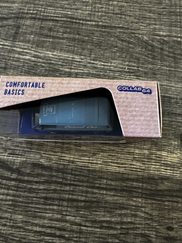 895817_4 895817_4