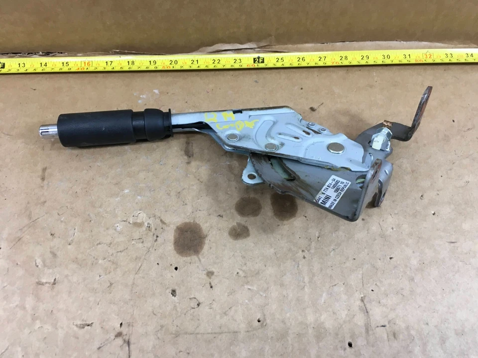 Mini Cooper R55 R56 R57 2007-2015 manija de freno de estacionamiento de emergencia 6774814 OEM. Foto 3 de 4