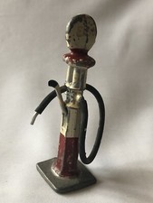 Dinky toys Quiralu ? : Pompe à essence  aluminium.