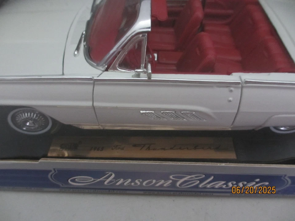 ANSON 1963 WHITE FORD THUNDERBIRD #30344 1:18 SALE DIE CAST - Image 3 of 4