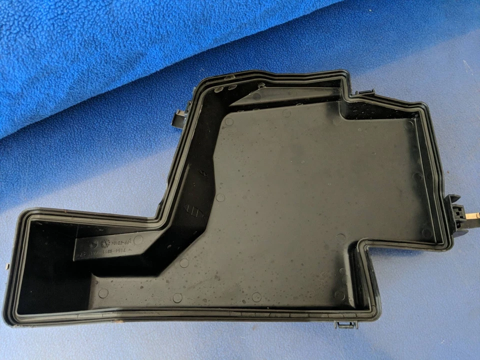 1998-2002 LEXUS LX470 陆地巡洋舰发动机托架 fusebox 熔断器盖 OEM — 第 4/4 张图片