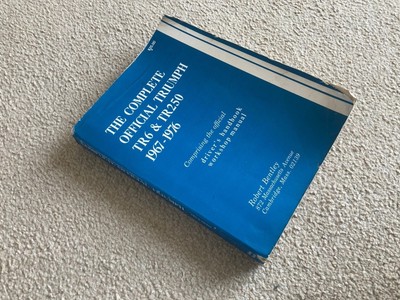 Das komplette offizielle Triumph TR6 & TR250 Auto Werkstatthandbuch von Robert Bentley