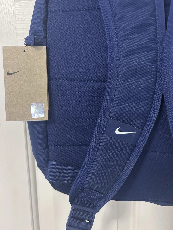 Mochila de fútbol de Estados Unidos precio de venta sugerido por el fabricante $45 nueva con etiquetas Foto 4 de 4