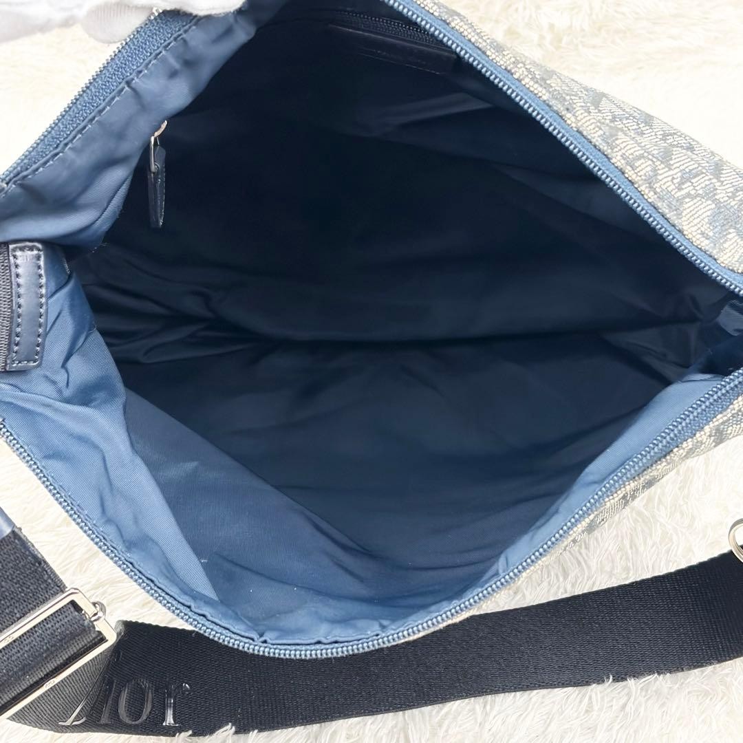 Christian Dior Shoulder Bag Canvas Navy Beige Trotter Pattern Women's Authentic thumbnail 7