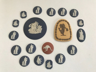 RESTPOSTEN 19 WEDGWOOD JASPERWARE CAMEO'S