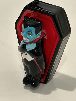 Cracker Barrel Halloween Dracula Vampire + Coffin Salt & Pepper Shakers