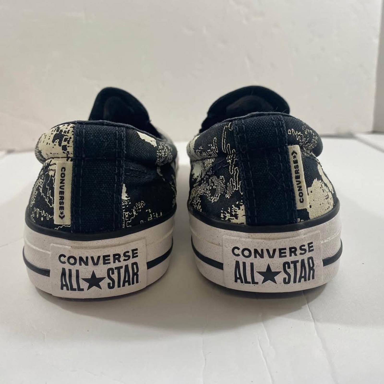 Converse Womens 7 Chuck Taylor Slip-On Whimsy Artistic Black White Sneakers thumbnail 4