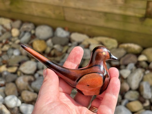 Vintage metà secolo moderno teak legno scuro curvy intagliato uccellino danese MCM 5"x2,5" - Foto 4 di 20