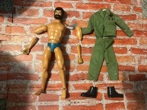 Vintage 1975 GI Joe Adventure Team Hasbro Muscle BodyFigure Works! W/Clothes