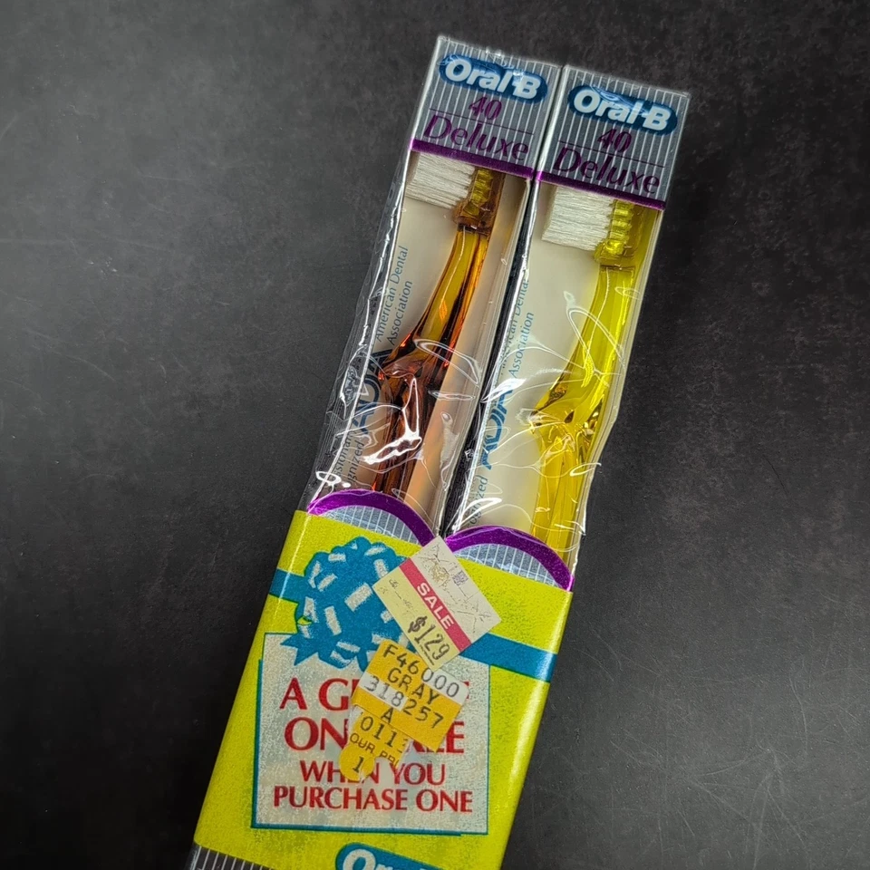 2 Винтажный Oral-B 40 зубная щетка 1985 США взрослых Deluxe обычный прямой новый с Ярлыками новый из старых запасов - Изображение 3 из 4