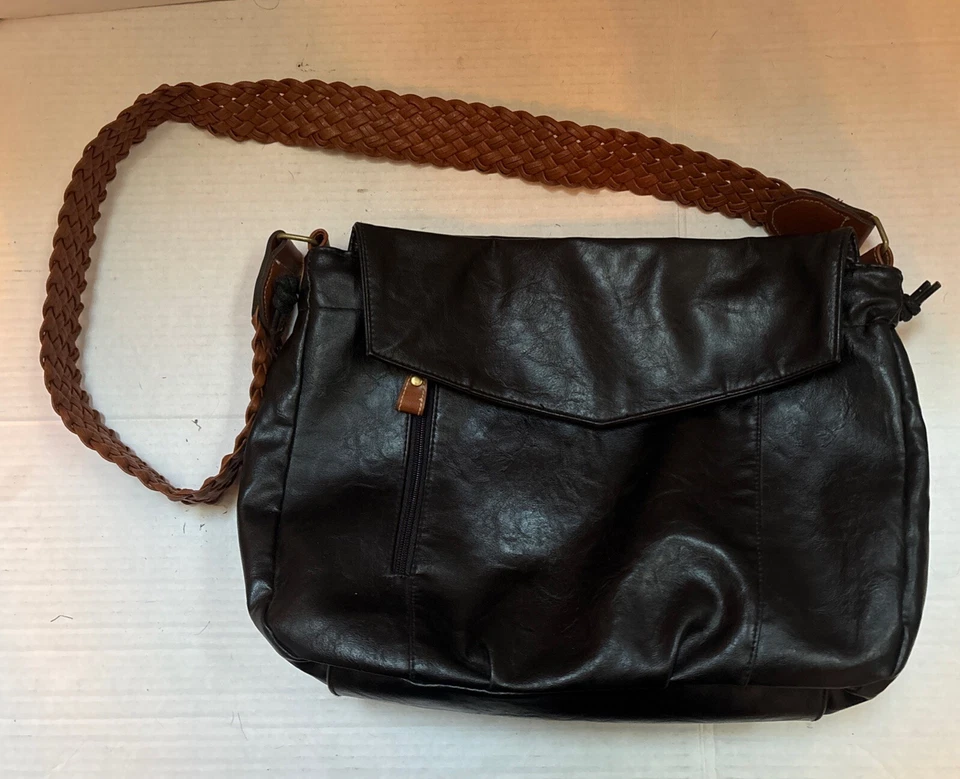 BOLSO DE CUERO NEGRO CAPEZIO VINTAGE CON CORDONES LATERALES-CORREA TEJIDA PARA EL HOMBRO Foto 4 de 4