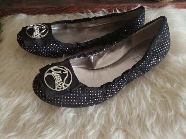 guess black flats