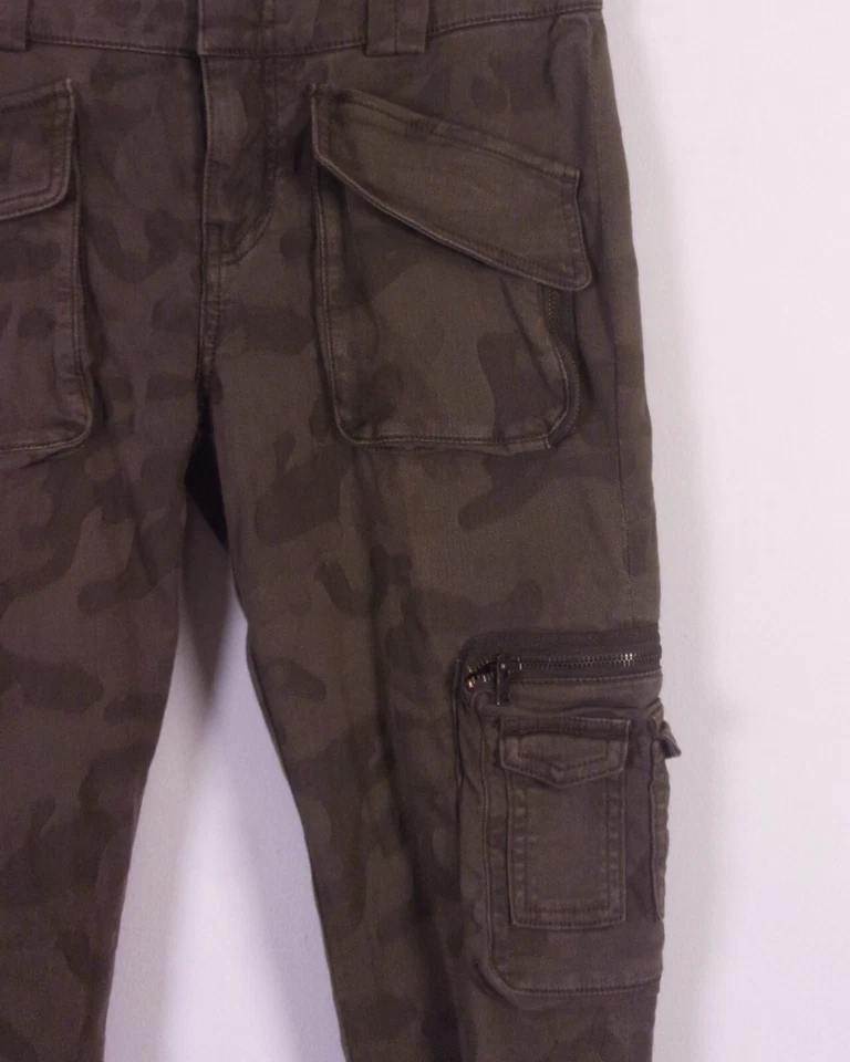 EUC 7 For All Mankind women's Military Style Army Camo Cargo Pants Ankle Zip 25 - Image 2 of 4