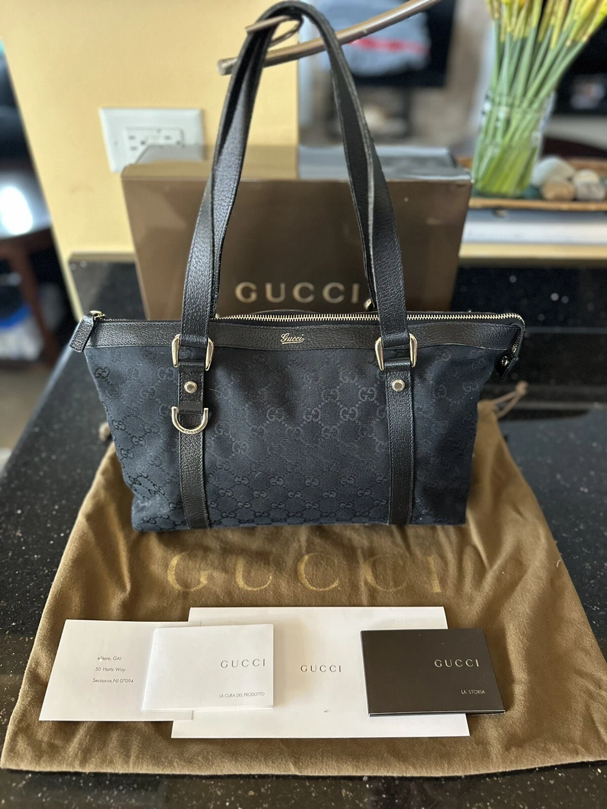 Sac à main fourre tout Gucci noir moyen épaule double bretelles zippé toile cuir 