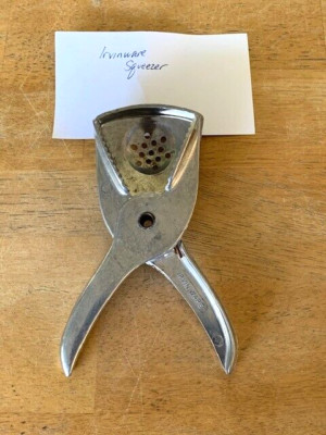 Vintage Irvin Ware Handheld Citrus Juicer Lemon Squeezer Aluminum USA Made  GUC