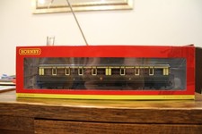 Hornby OO gauge R4899 GWR Clerestory Composite Corridor No. 3229