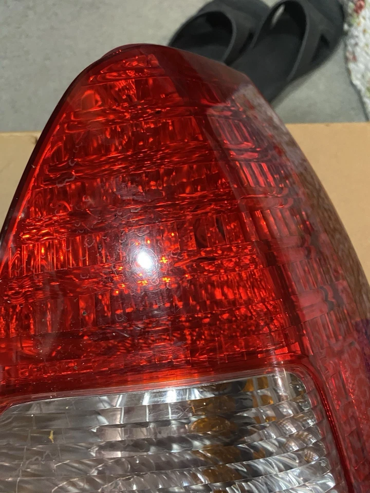 Luz trasera lateral derecha pasajero Subaru Forester 2003-2005 OEM 2004 Foto 3 de 4