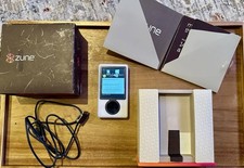 Microsoft Zune 30GB Vintage 2006 White with Box  Accessories - Tested Working