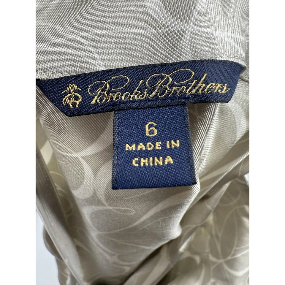 Blusa Brooks Brothers Feminina 6 Bege Seda Decote Simulado Manga Longa Estampa Geométrica - Imagem 2 de 4