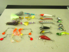 18 Ultra Lite Lures in a plastic box. new never in water lot F1 see details