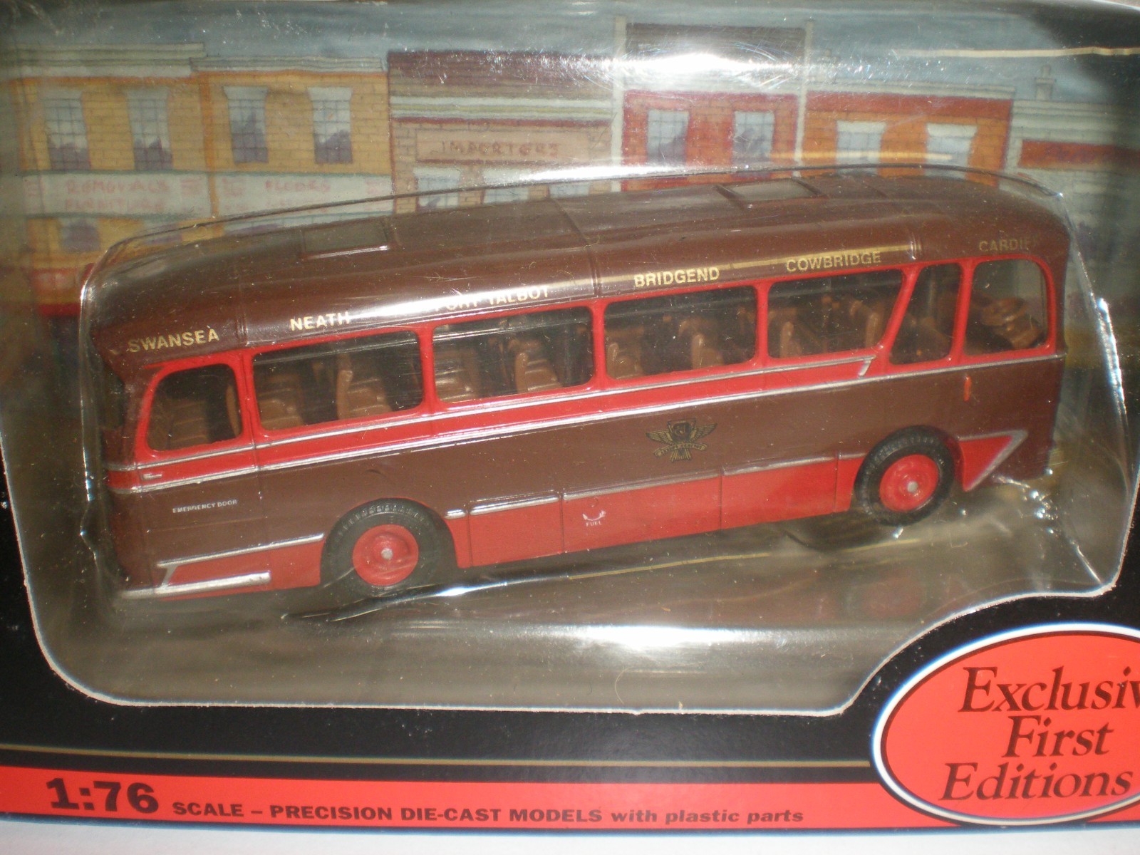 EFE 12105 Harrington Cavalier Coach - Neath & Cardiff Express - Scale 1:76